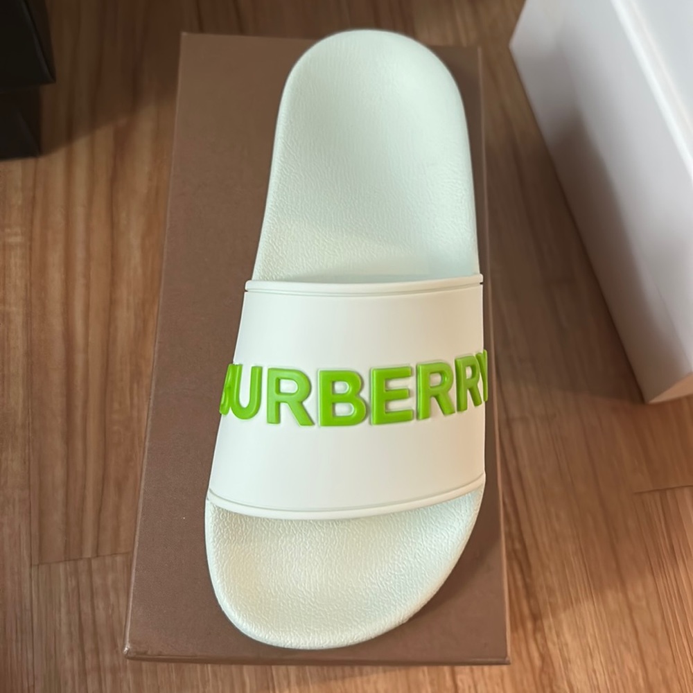 BURBERRY SLIDE GREEN 37 NEW W BOX